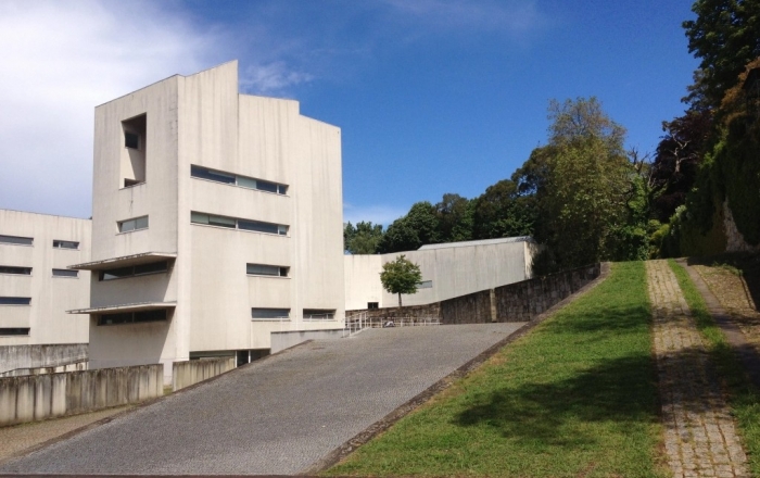 Ciclo de Cine. Arquitectos de Película. La Escuela de Arquitectura de Oporto de Álvaro Siza vista por Beth Galí