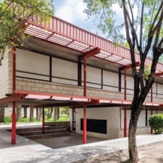 05 OCT<br>Alicante<br>Colocación placa DOCOMOMO y Visita<br>Colegio El Palmeral de Elche