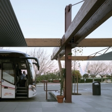 Plaza y parada de autobuses en Vinaròs