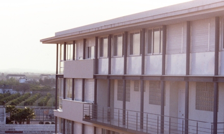 Visita de Arquitectura. Edificio de 34 viviendas y comerciales en Bétera, 1991. Alberto Sanchis II